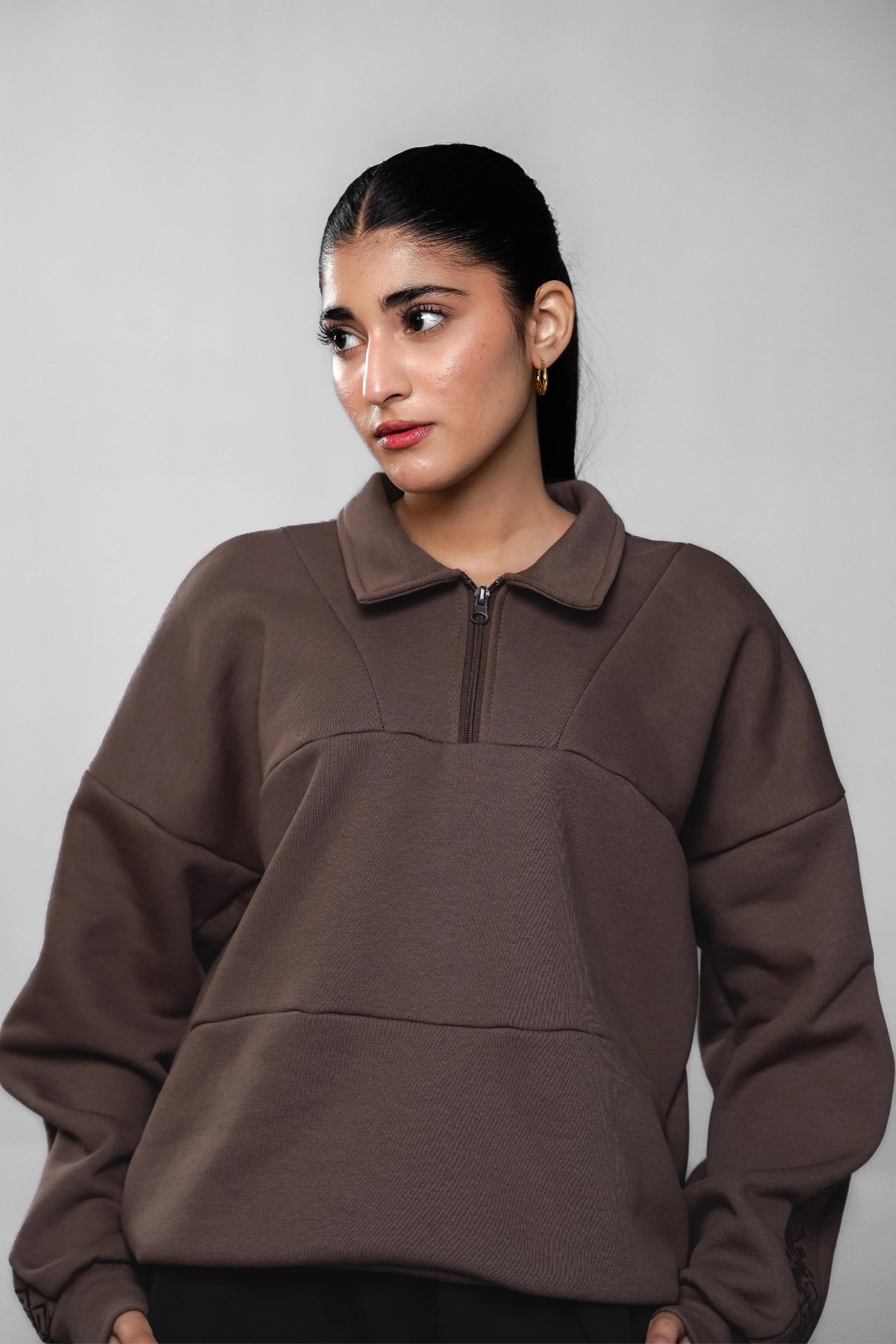EMBROIDERED SWEATSHIRT