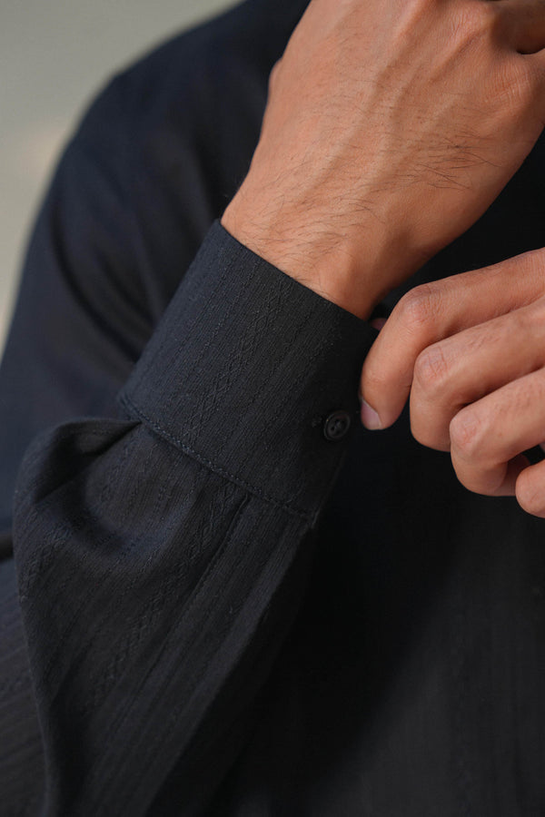 TEXTURED BUTTON DOWN