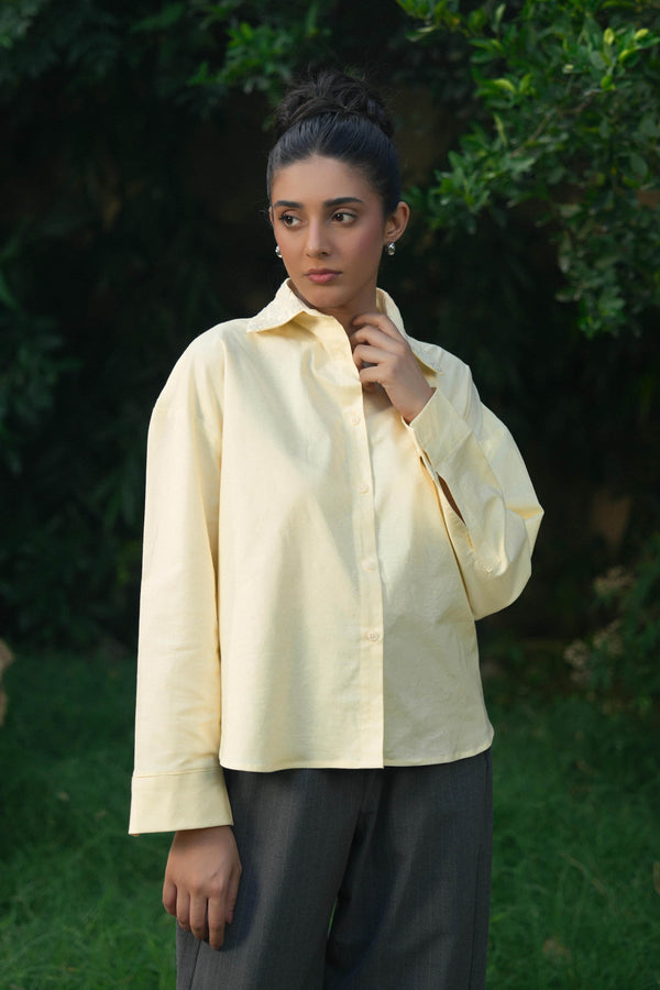 EMBROIDERED COLLAR BUTTON DOWN