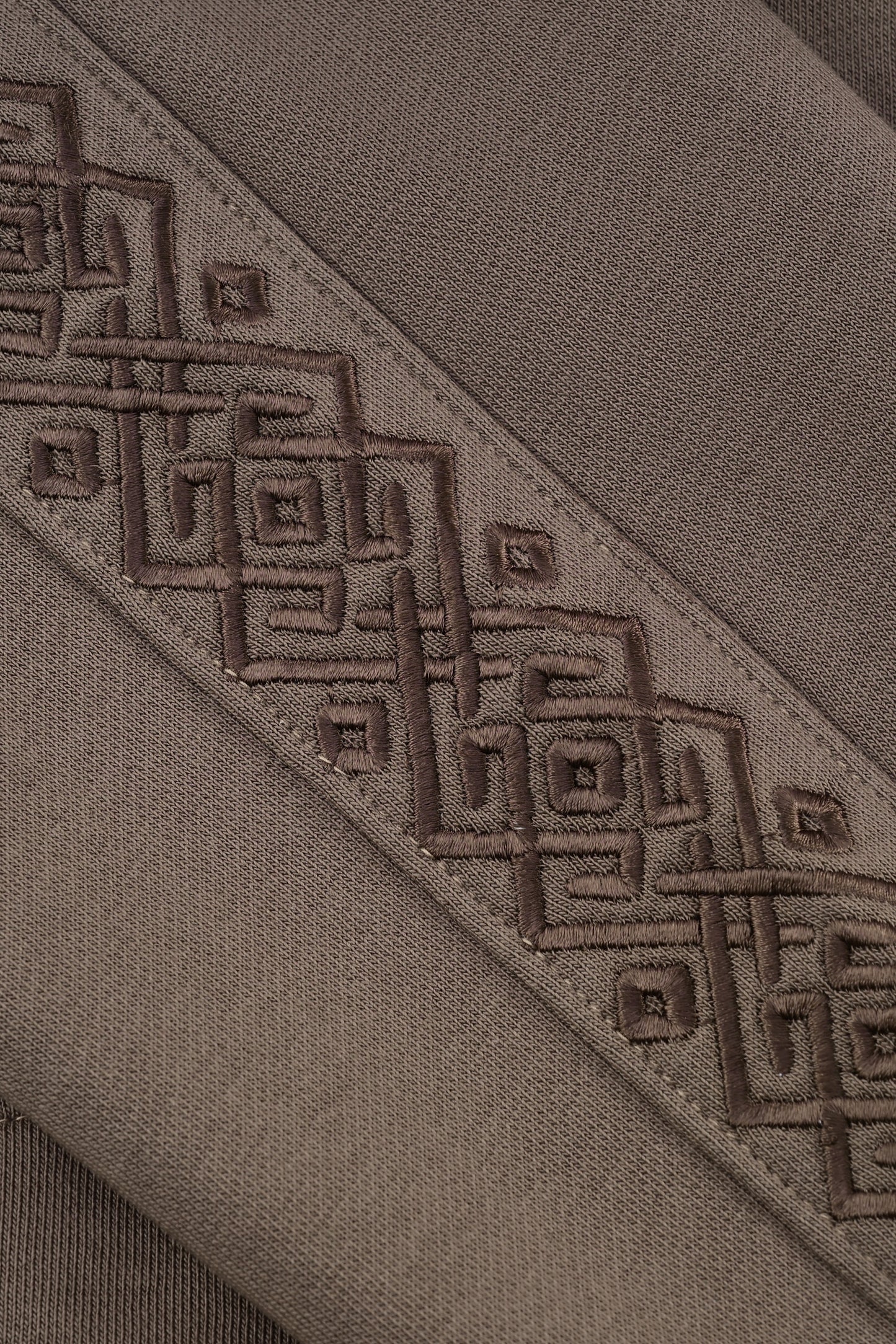 EMBROIDERED SWEATSHIRT